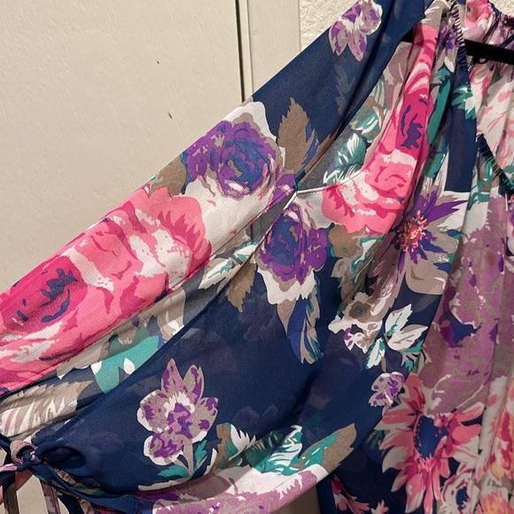 Flowy floral top - Picture 3 of 3